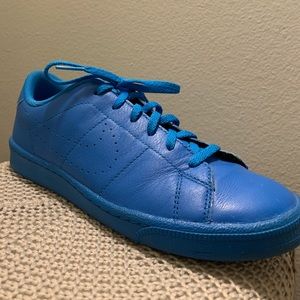 Nike blue sneakers! good condition!